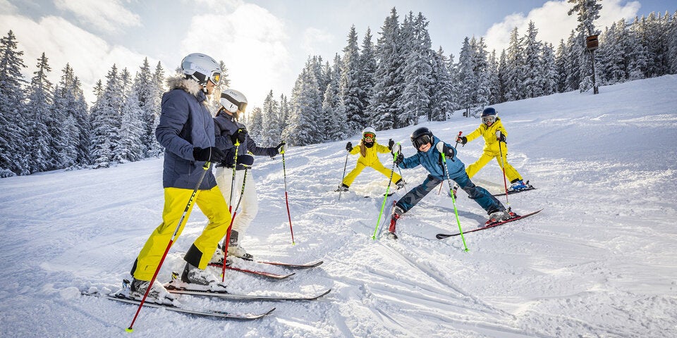 Skispaß für die Kids. Die Kleinsten lernen hier ihre ersten Schwünge.