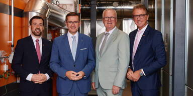 CTO Alexander Kirchner, LR Markus Achleitner, Bgm. Christian Gratzl, CEO Leonhard Schitter