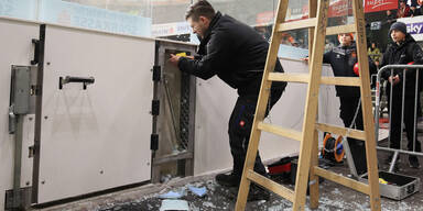 Schock: Scheibe zerbricht bei EBEL-Thriller