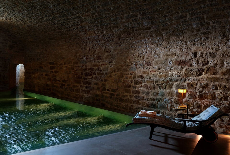 Das Bathhouse im ehemaligen Weinkeller: ein Ort der Reinigung, in dem römische Badetraditionen zeitgenössisch weitergedacht werden. 