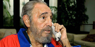 Castro_Krank_Telefoniert_AP