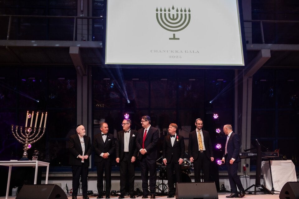 Oberrabbiner Paul Chaim Eisenberg, Deutschland Botschafter Vito Cecere, Botschafter des Staates Israel David Roet, Oskar Deutsch, Präsident der IKG, US-Botschafter Art Fisher, Oberrabbiner Jaron Engelmayer, Oberrabbiner Paul Chaim Eisenberg, Oberkantor Shmuel Barzilai  