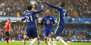 Chelsea schie&szlig;t sich an Spitze