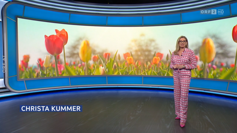 Wetter-Lady Christa Kummer im merkwürdigen Pyjama-Look
