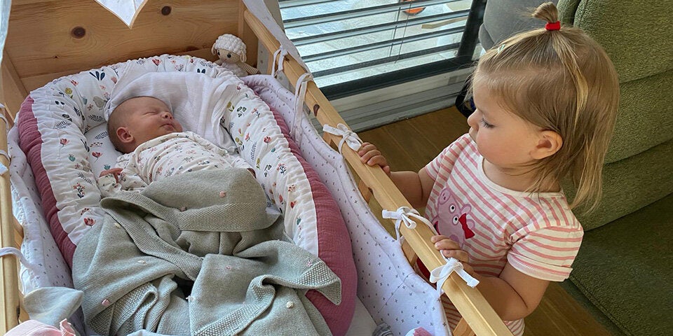 Hebamme Margarete Wana bei der Arbeit