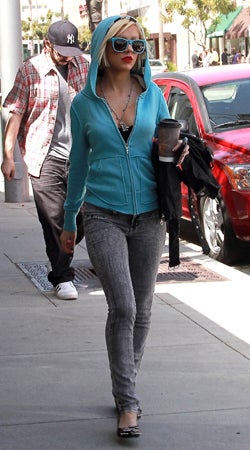 Christina Aguilera Türkis Street Style Look