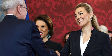 Christine Aschbacher stolpert &uuml;ber Plagiatsaff&auml;re | Arbeitsministerin ist abgeschrieben