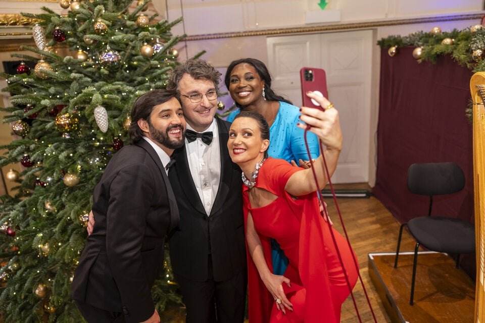 Hörbiger und Sängerknaben als Hits von 