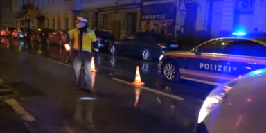 Corona Plan Quadrat Polizei Stra&szlig;e