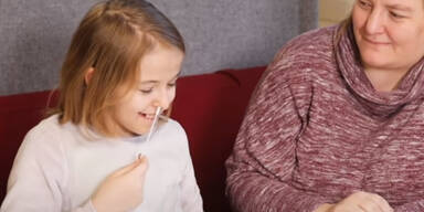 Corona: Ab Montag starten Selbsttests an den Schulen | Projekt "Nasebohren"