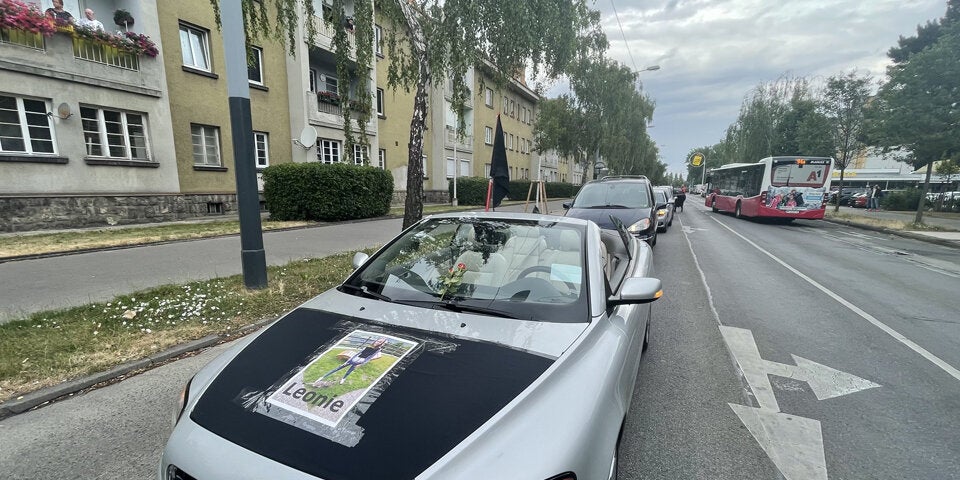 Hunderte Teilnehmer bei Trauerkundgebung für Leonie