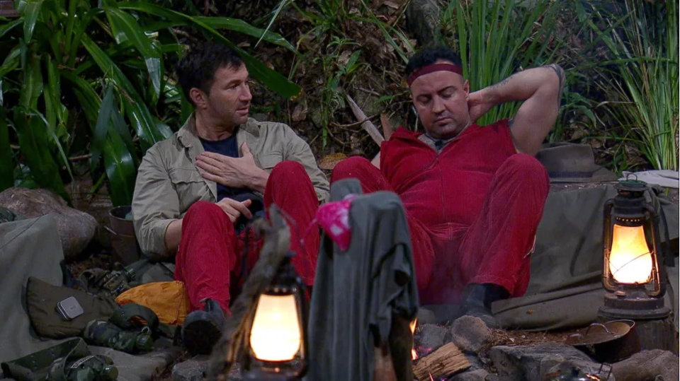 Ex-DSDS Star blamiert sich im Dschungel Telefon