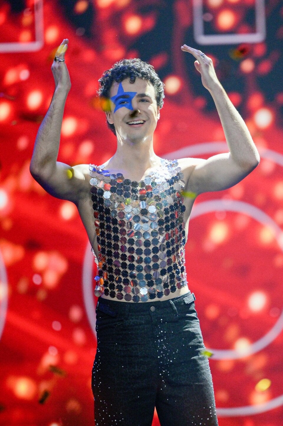 Song Contest Drama: Cosmó braucht jetzt einen neuen Look!