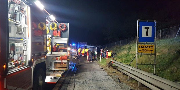 20 Verletzte bei Bus-Unfall: A1 bleibt stundenlang gesperrt
