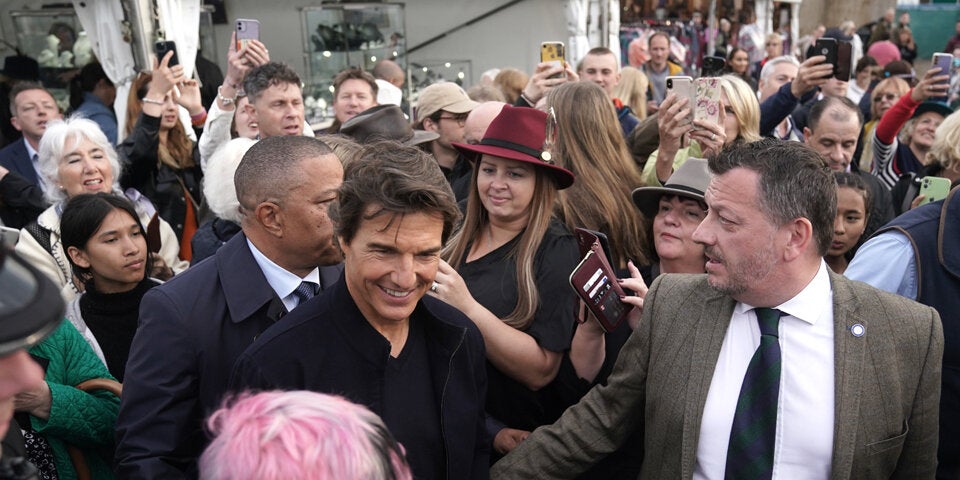 Tom Cruise bei Strahle-Auftritt der Queen