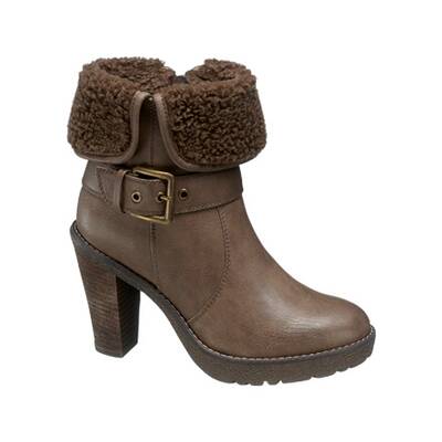 Braune, fellgefütterte Winterschnürer mit Bergsteigerschnürung und Blockabsatz