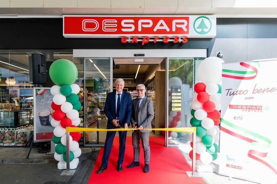 v.l.: SPAR-Vorstandsvorsitzender Hans K. Reisch und Enilive Austria Geschäftsführer Marco Damonte