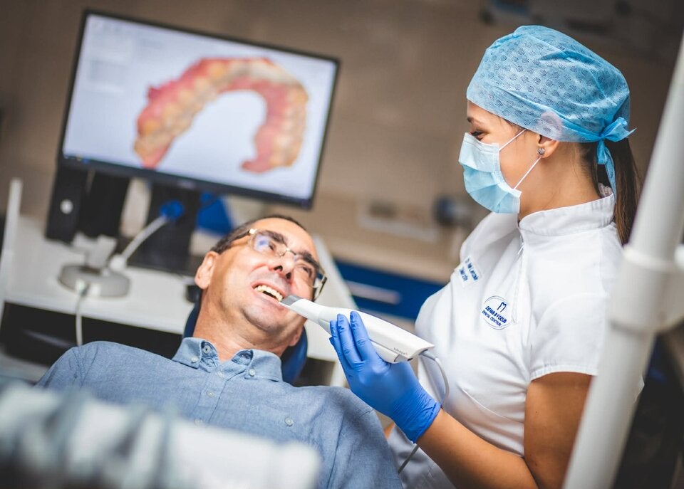 Moderne Zahnmedizin mit Haltung in der Denis & Focus Zahnklinik