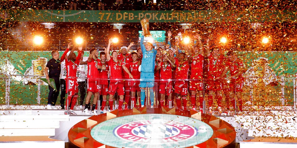 Bayern feiern den Geister-Pokal