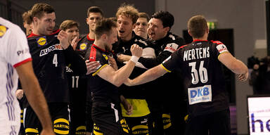 Deutschland m&uuml;ht sich zu Auftaktsieg