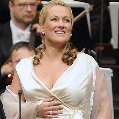 Rihanna - Queen of Downloads