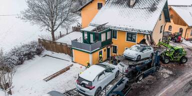 E-Golf-Transporter crasht in Haus