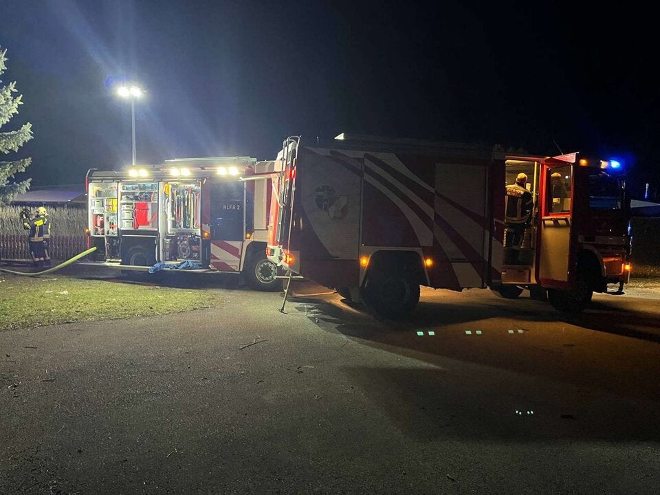 Feuer auf Campingplatz