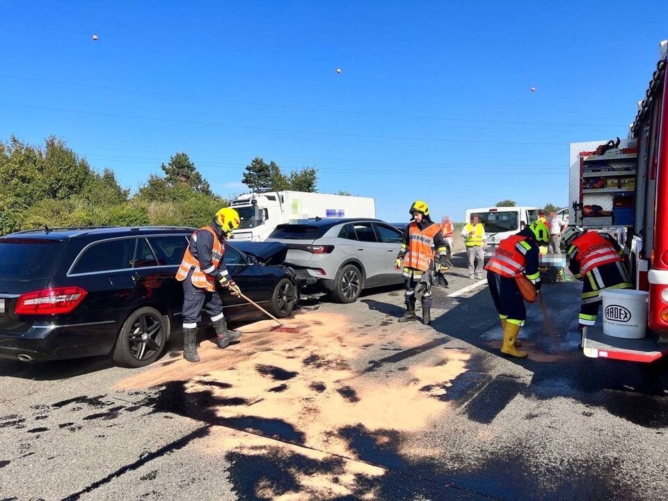 Serienunfall auf der A1 fordert 4 Verletzte