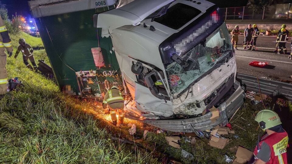 Hunderte Pakete landeten bei Unfall auf Autobahn