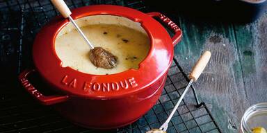 Trüffel-Fondue mit Ofenkartoffeln