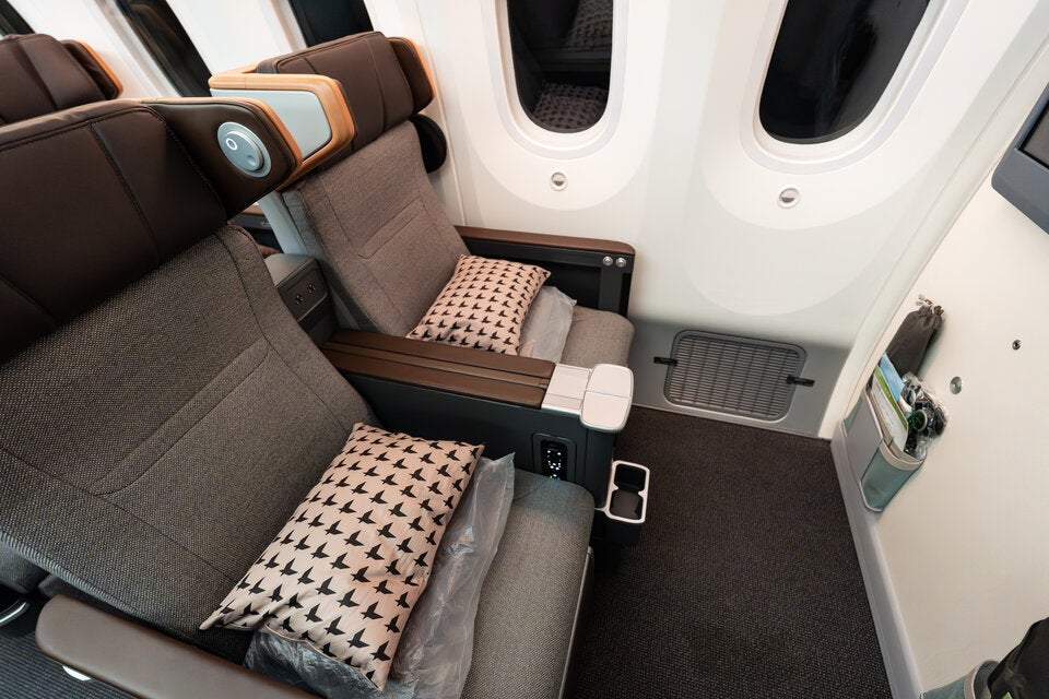 EVA AIRWAYS. Die neue komfortable Premium Economy bietet einen Sitzabstand von ca. 107 cm.