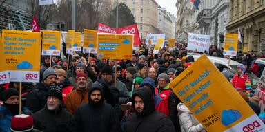 Kopie von Tausende Besch&auml;ftigte demonstrierten f&uuml;r fairen Gehaltsabschluss