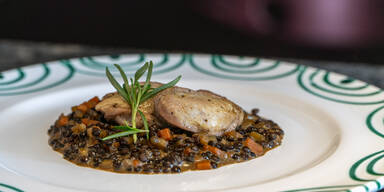 Belugalinsen-Salat mit Wachtelbrüstchen