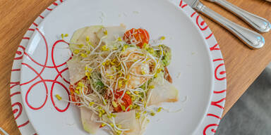 Muttertagsfrühstück – Avocado-Radieschen-Brot mit pochiertem Ei