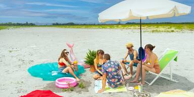 Bad im ausgetrockneten Zicksee