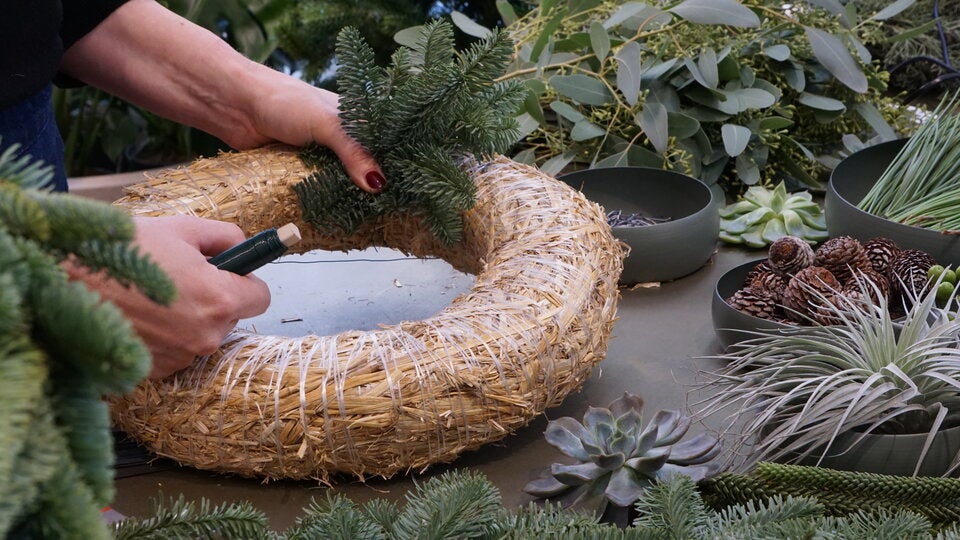 Schritt für Schritt Anleitung: So gelingt der perfekte Adventkranz