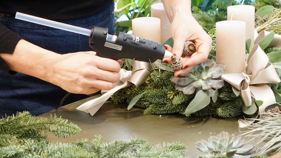 Schritt für Schritt Anleitung: So gelingt der perfekte Adventkranz
