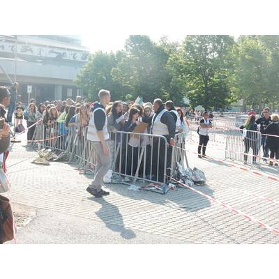 One Direction: Fans stehen vor dem Stadion Schlange