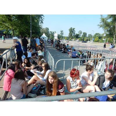 One Direction: Fans stehen vor dem Stadion Schlange