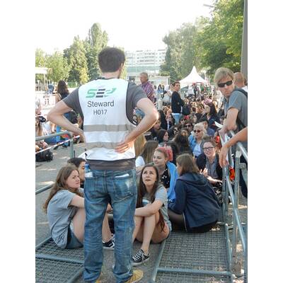 One Direction: Fans stehen vor dem Stadion Schlange