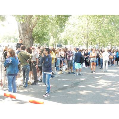 One Direction: Fans stehen vor dem Stadion Schlange