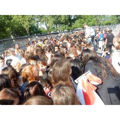 One Direction: Fans stehen vor dem Stadion Schlange