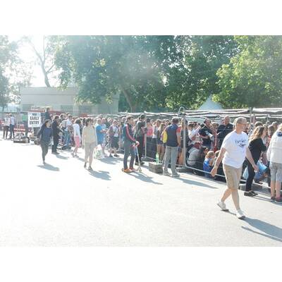 One Direction: Fans stehen vor dem Stadion Schlange