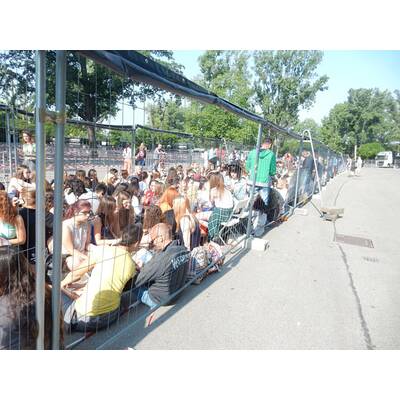 One Direction: Fans stehen vor dem Stadion Schlange