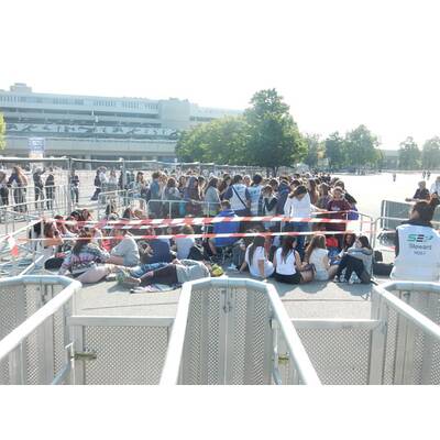 One Direction: Fans stehen vor dem Stadion Schlange