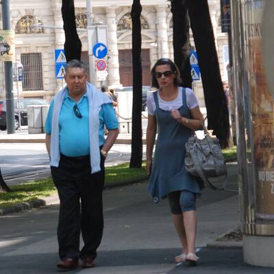 Der Ex-Bawag-Boss zeigte sich mit seiner Frau Ruth und dem Hund