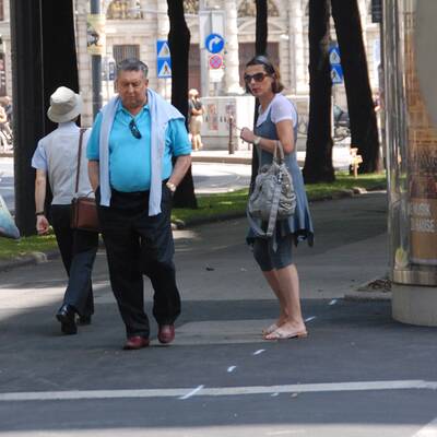 Der Ex-Bawag-Boss zeigte sich mit seiner Frau Ruth und dem Hund