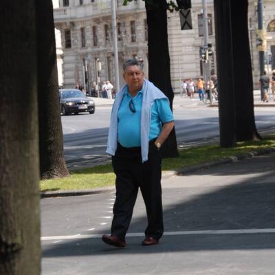 Der Ex-Bawag-Boss zeigte sich mit seiner Frau Ruth und dem Hund