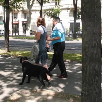 Der Ex-Bawag-Boss zeigte sich mit seiner Frau Ruth und dem Hund