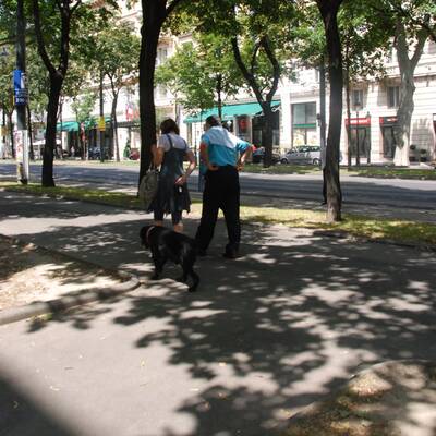 Der Ex-Bawag-Boss zeigte sich mit seiner Frau Ruth und dem Hund